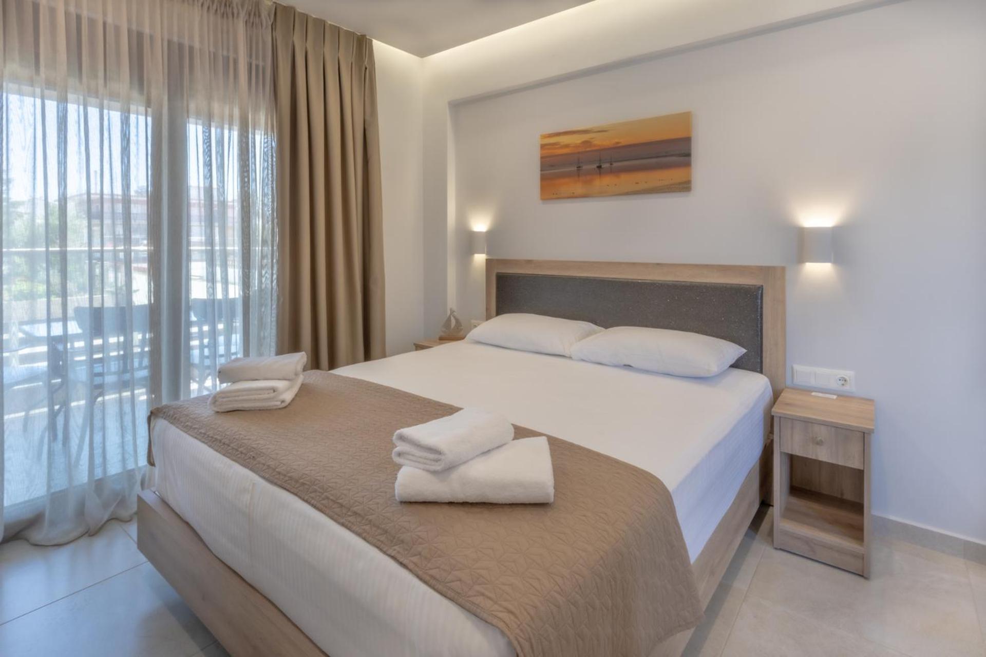 Sunshine Rooms And Suites Vrasná Kültér fotó