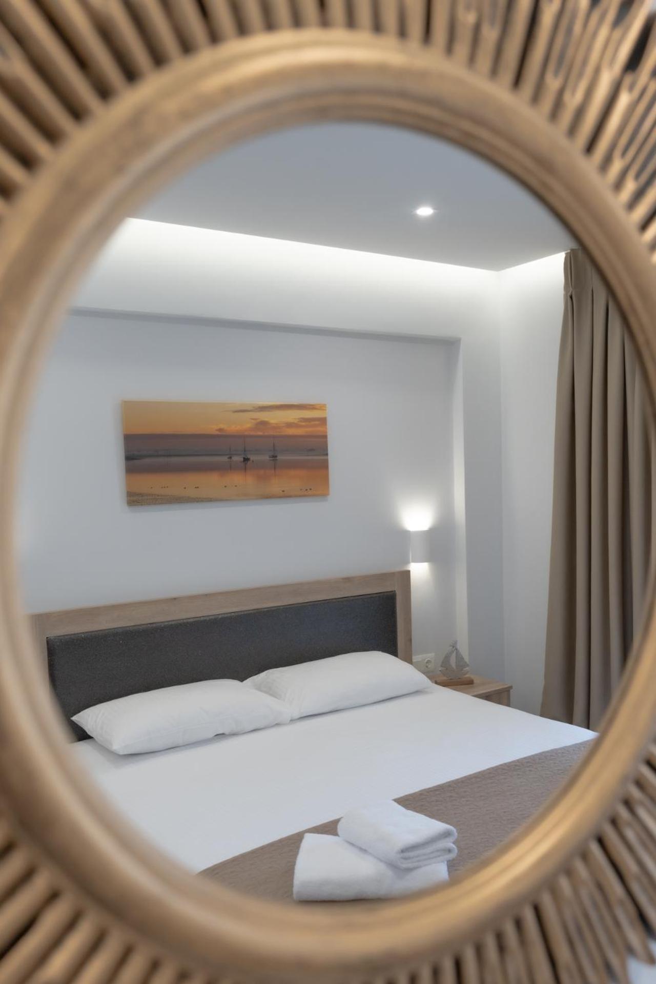 Sunshine Rooms And Suites Vrasná Kültér fotó