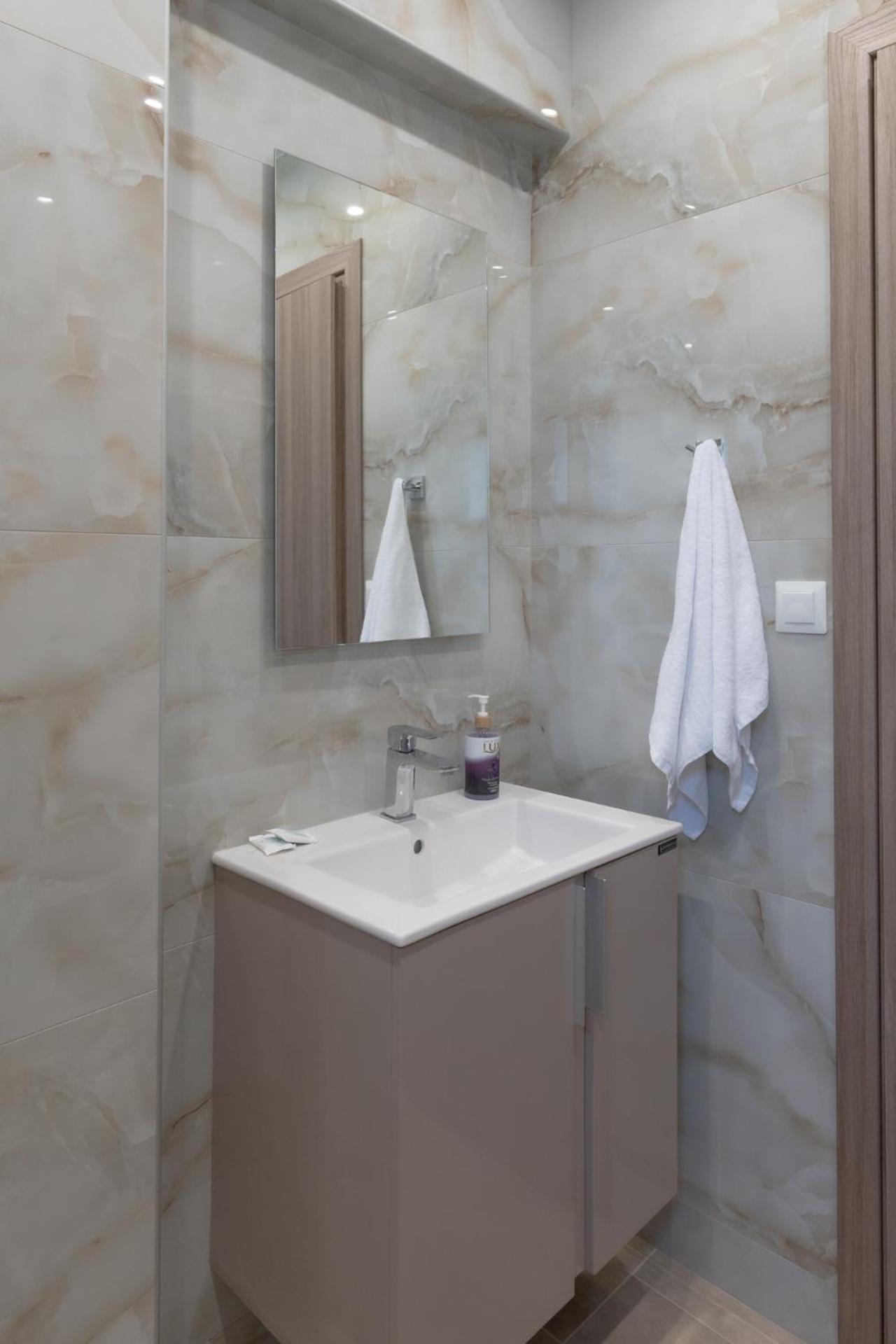 Sunshine Rooms And Suites Vrasná Kültér fotó